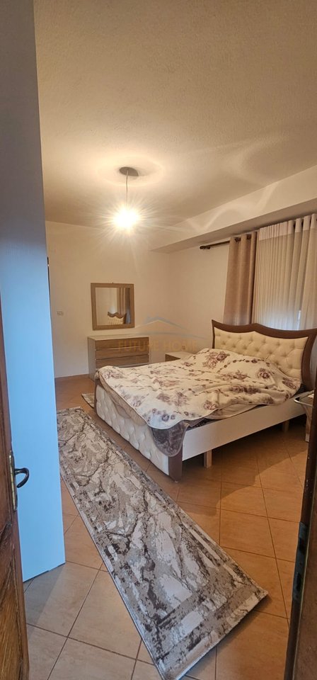Shitet, Apartament 2+1, Lagjia 5 , Pogradec.
