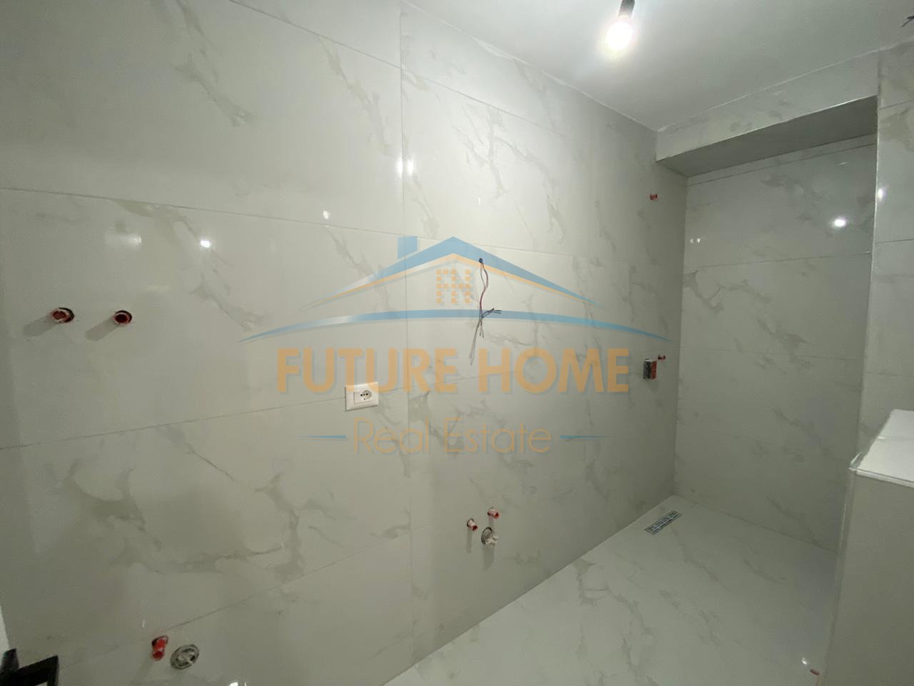 Shitet, Apartament 1+1, Rruga Margarita Tutulani