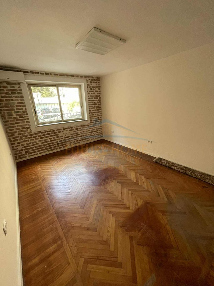 Qera , Ambient Biznesi , Myslym Shyri, Tiranë