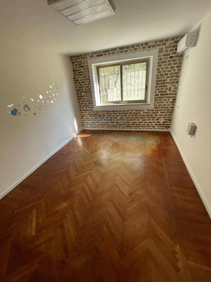 Qera , Ambient Biznesi , Myslym Shyri, Tiranë