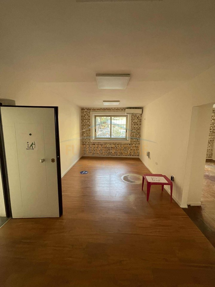 Qera , Ambient Biznesi , Myslym Shyri, Tiranë