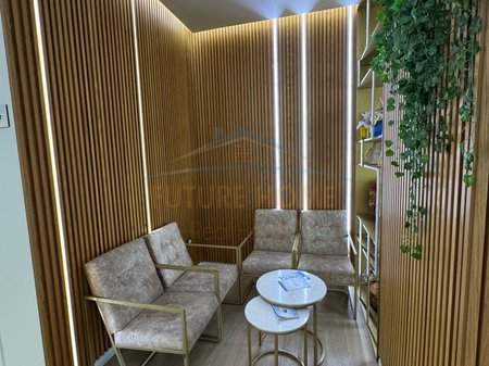 Kiadó, Üzleti helyiség, a Rotondo Astiritnél, Tirana