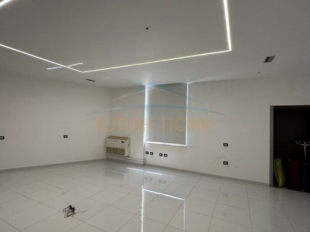 Kiadó, Üzleti helyiség, a Rotondo Astiritnél, Tirana