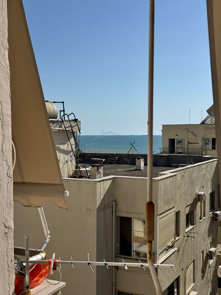 Shitet, Apartament 2+1, Lagjia Nr. 13
,Durres