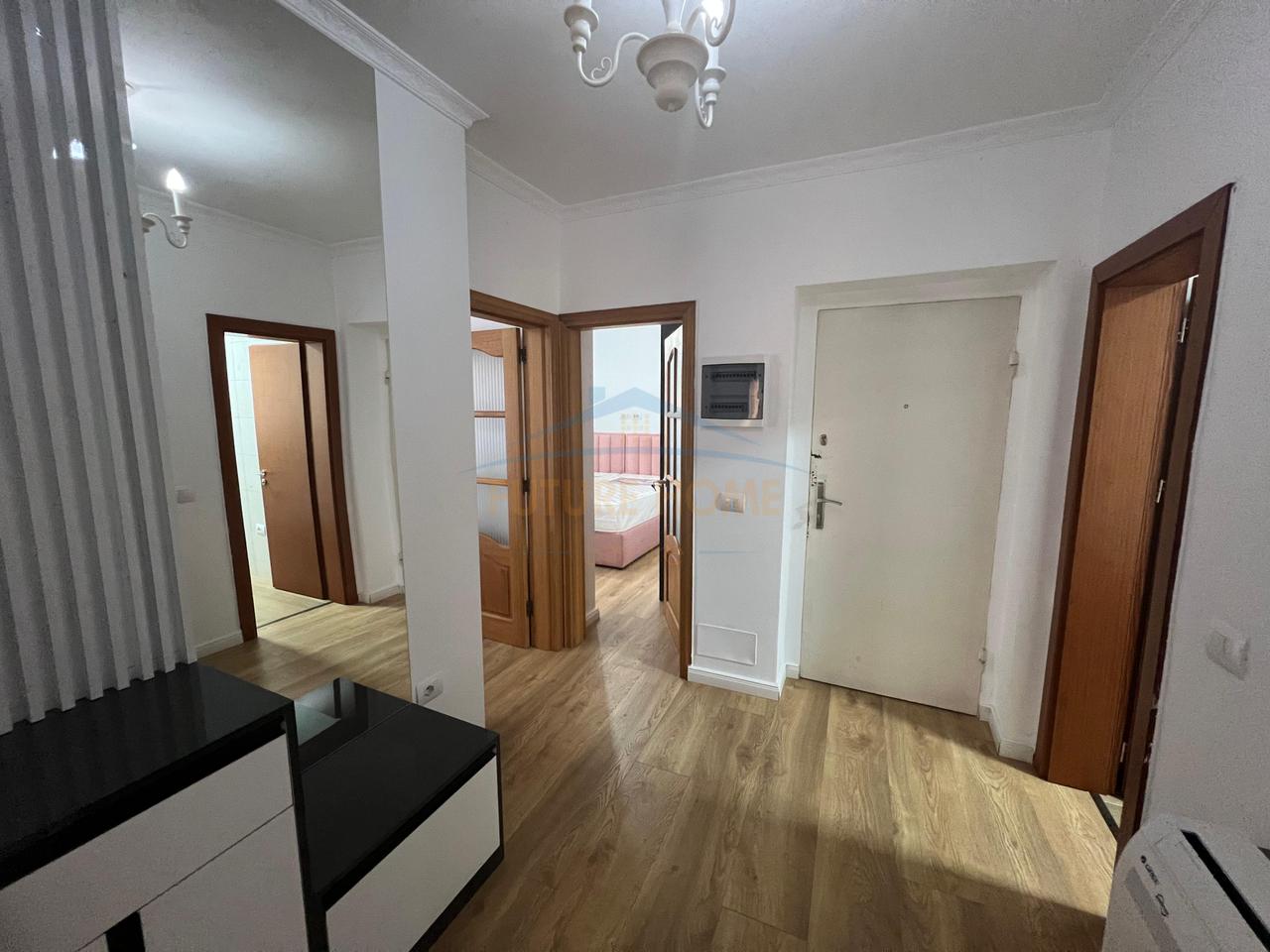Qera, Apartament 3+1, Bulevardi Zogu i Pare, Tiranë.