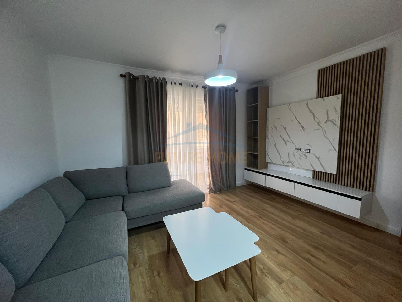 Qera, Apartament 3+1, Bulevardi Zogu i Pare, Tiranë.