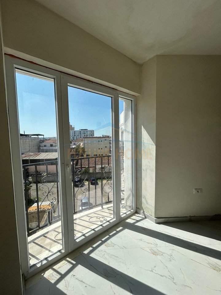 For sale, Apartment 2+2+2, Kavaje, Center.