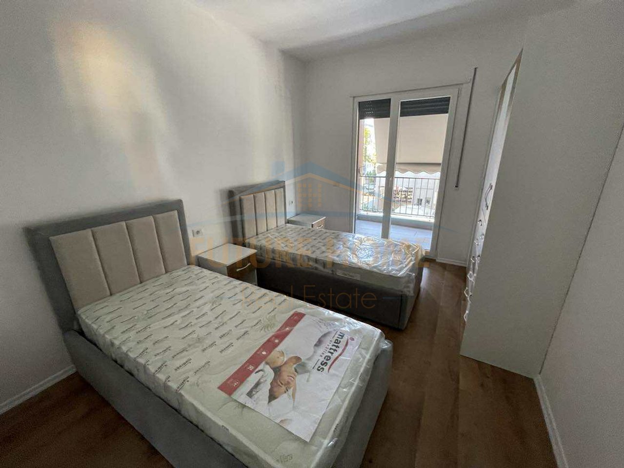Qera , Apartament 3+1+2, Kamez