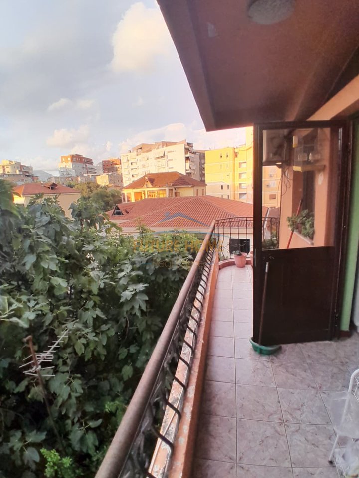 Qera, Vilë, Brryl, Tiranë