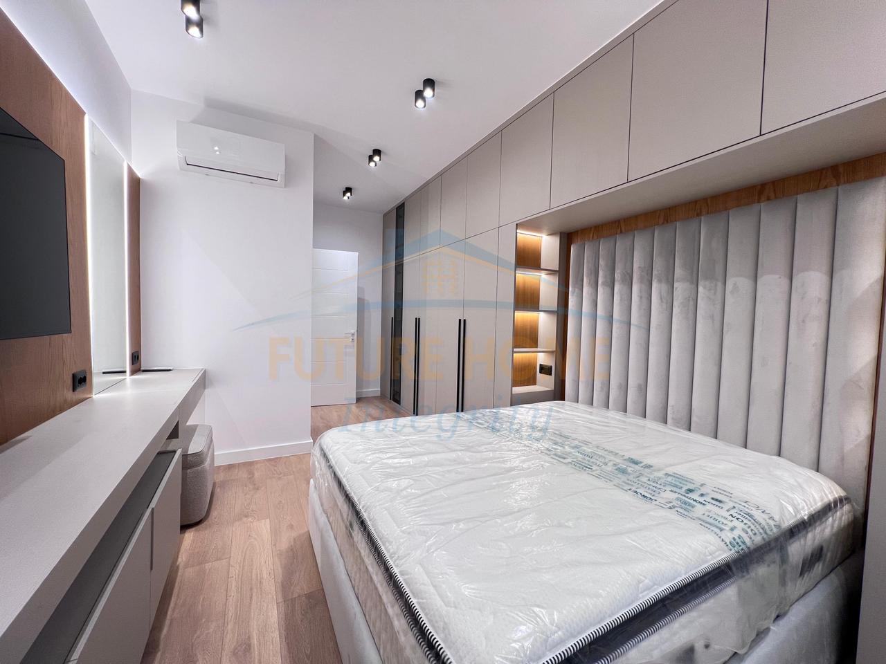 Shitet, Apartament 2+1, Porcelan, Tiranë.