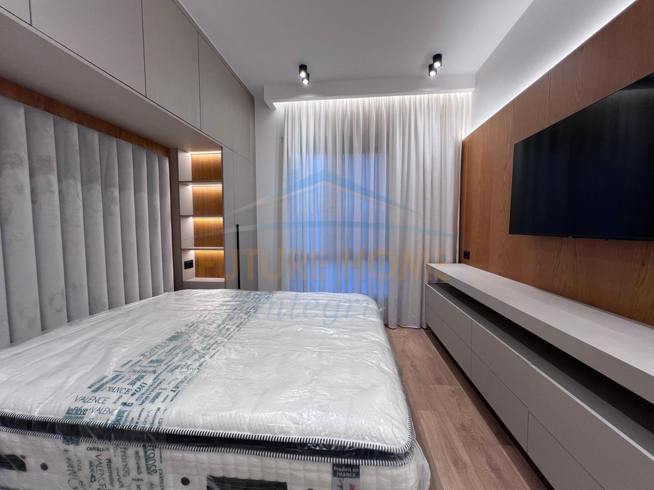 Shitet, Apartament 2+1, Porcelan, Tiranë.