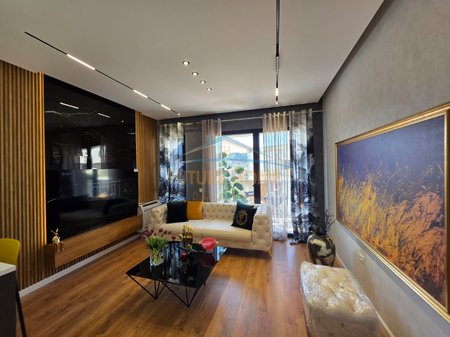 Shitet, Apartament 1+1, Vasil Shanto, Tiranë.