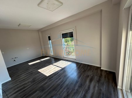 In vendita, appartamento 2+1 + veranda, Quartum Residence, via Jordan Misja, Tirana.