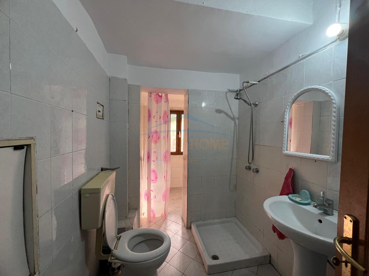 Shitet, Apartament 2+1, Lagja 28 Nentori  , Vlorë.