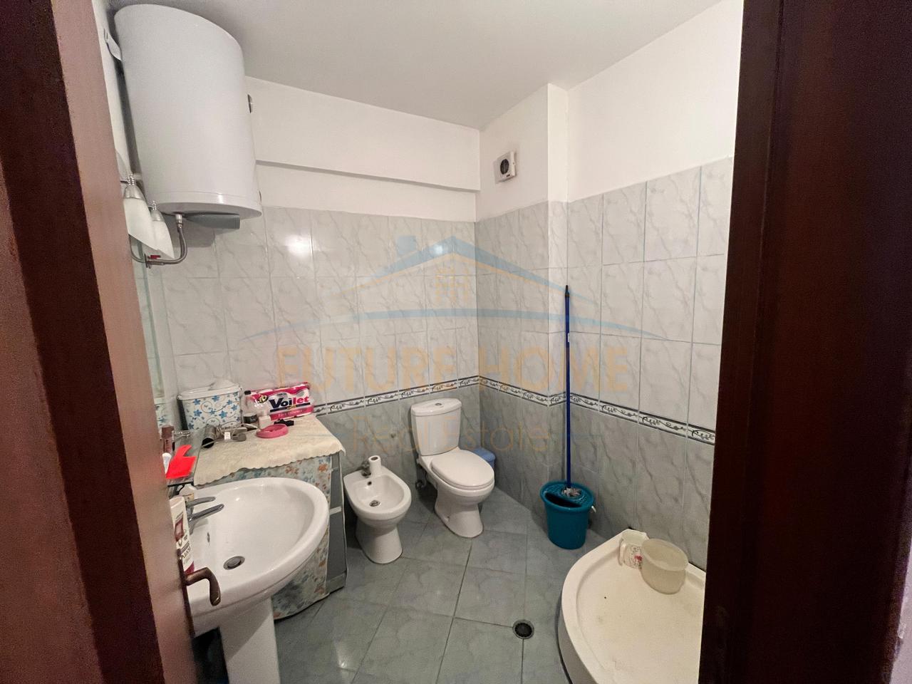 Shitet, Apartament 2+1+2, prane Ish Rajonit, Durres