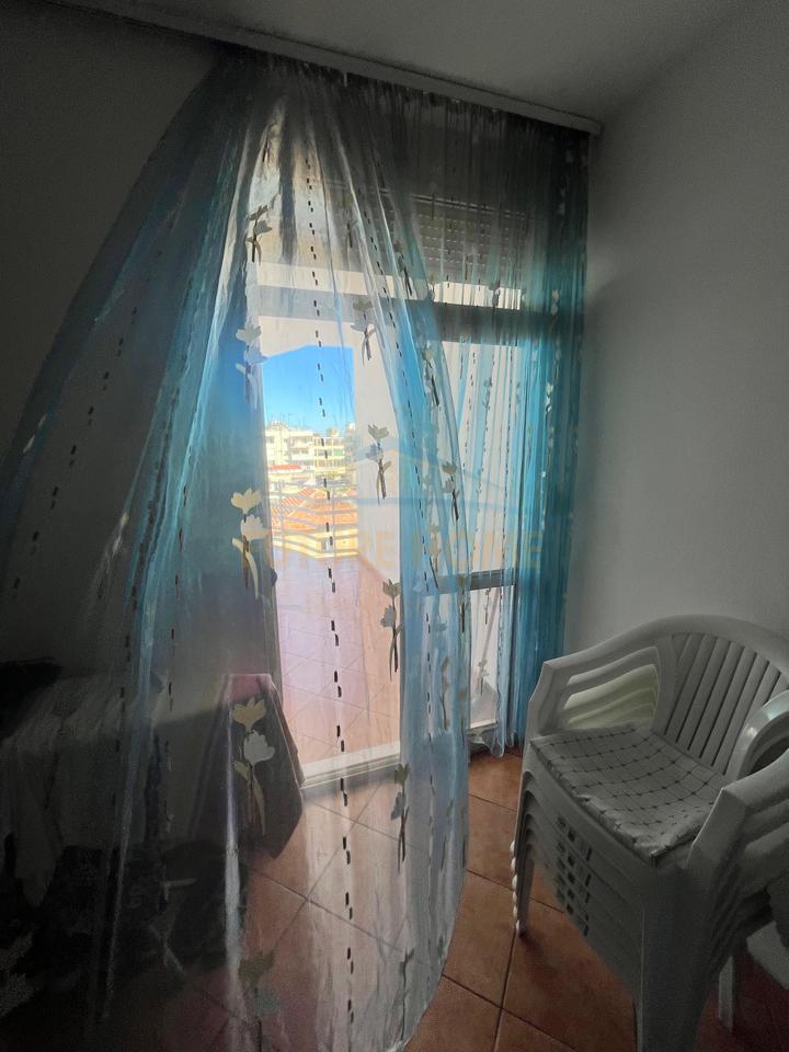 Shitet, Apartament 2+1+2, prane Ish Rajonit, Durres
