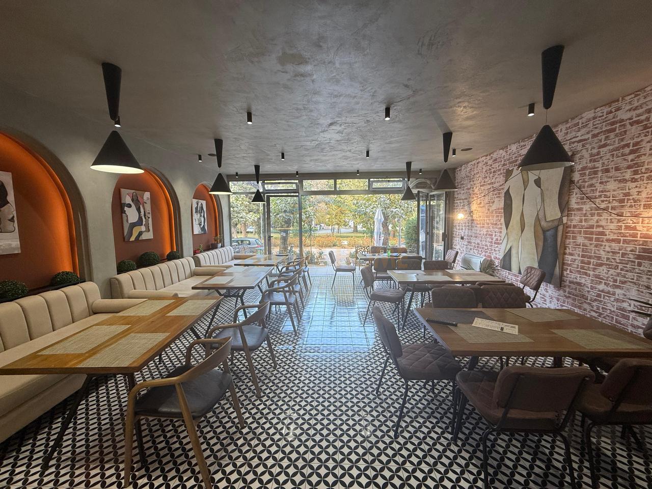 In vendita, Bar Ristorante, Via Martiri di Pojskë