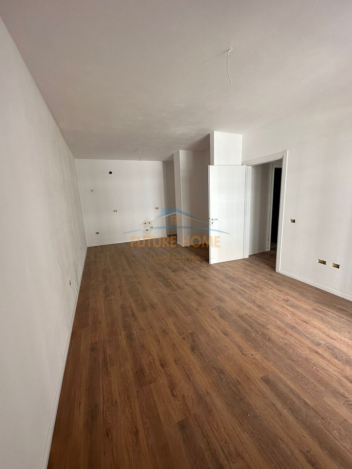 Shitje, Apartament 2+1+2, Kompleksi Univers City, Tirane.