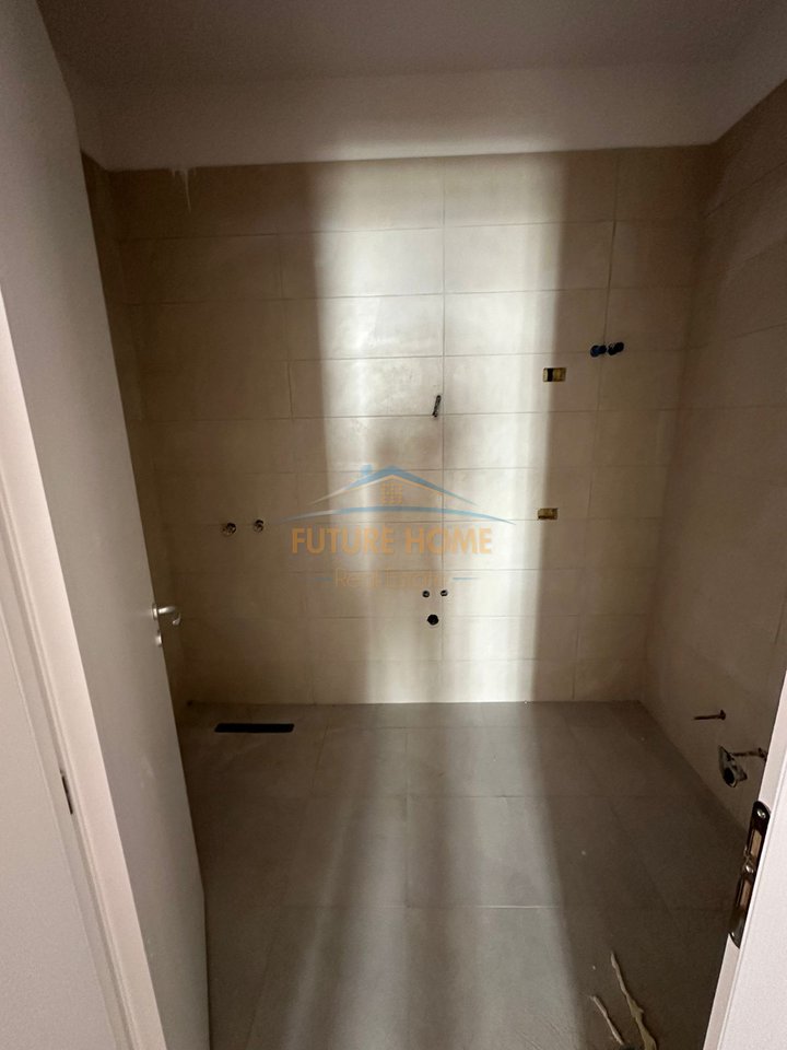 Shitje, Apartament 2+1+2, Kompleksi Univers City, Tirane.