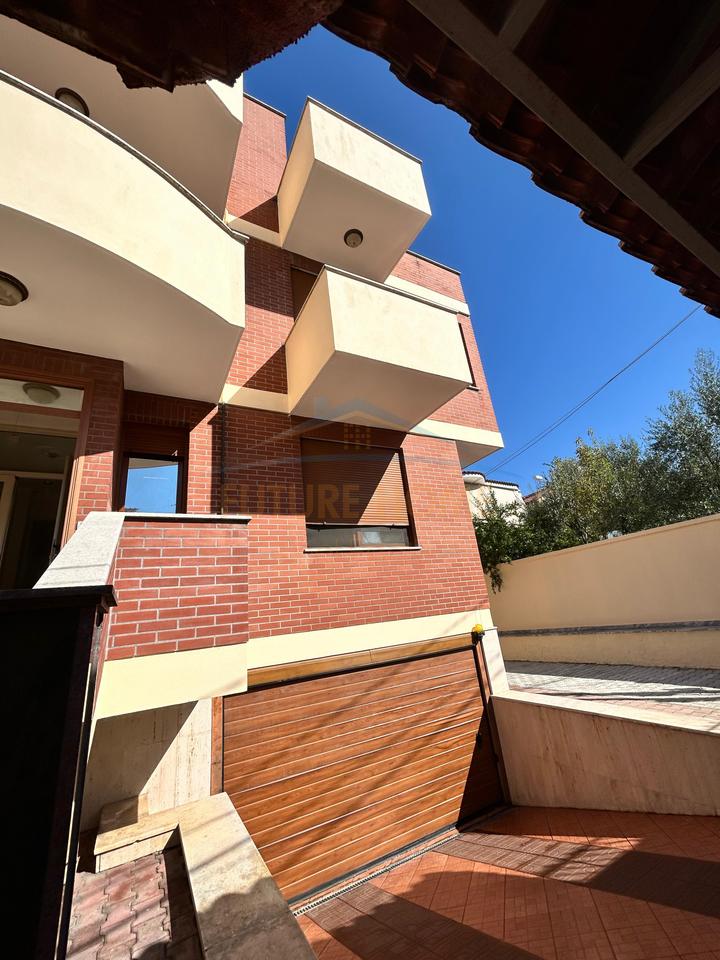 Affitto, villa su 3 piani