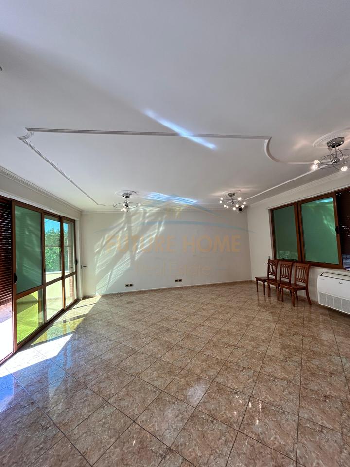 Affitto, villa su 3 piani