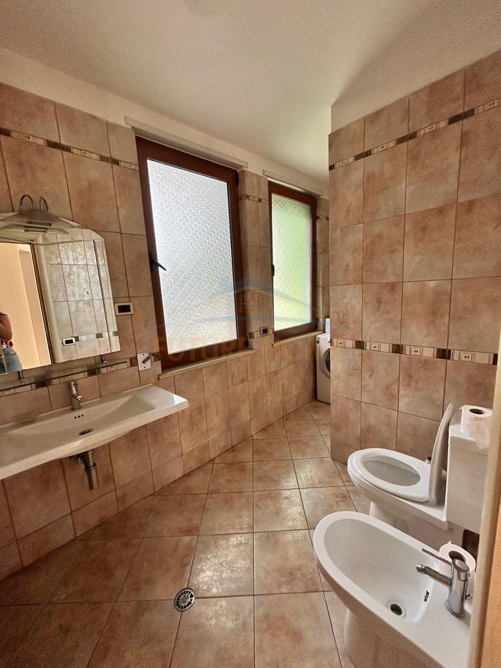 Affitto, villa su 3 piani