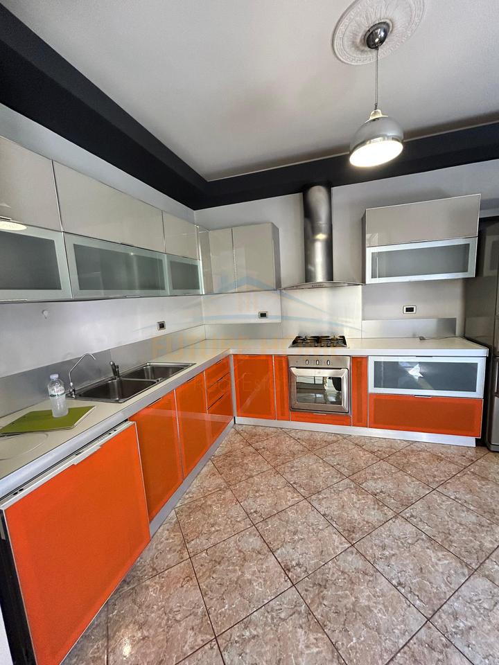 Affitto, villa su 3 piani