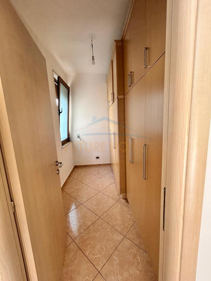 Affitto, villa su 3 piani