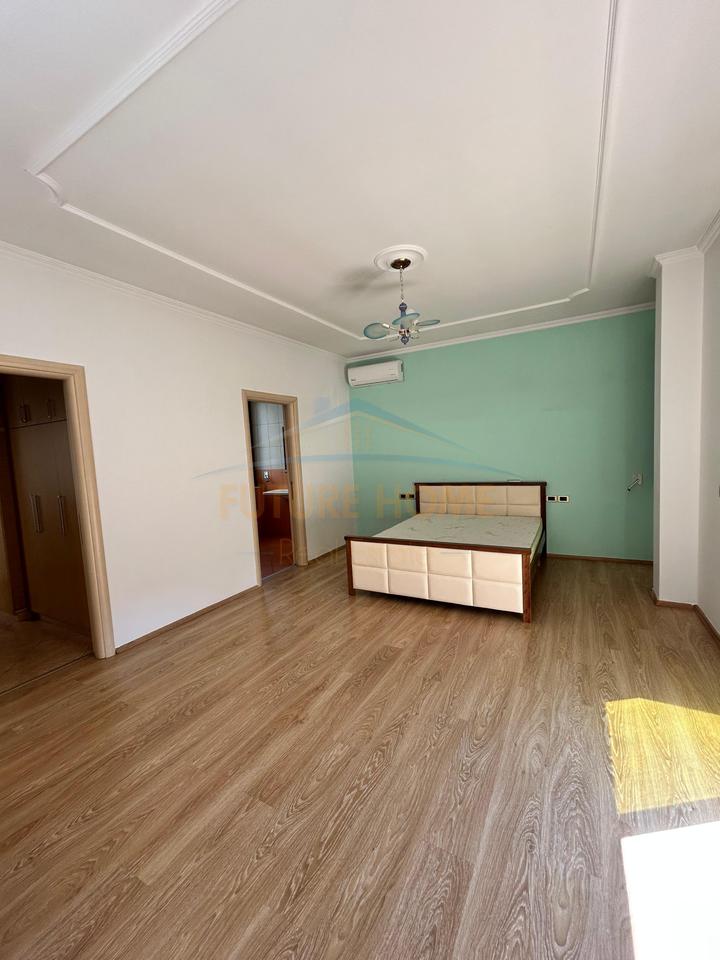 Affitto, villa su 3 piani