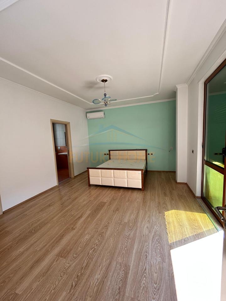 Affitto, villa su 3 piani