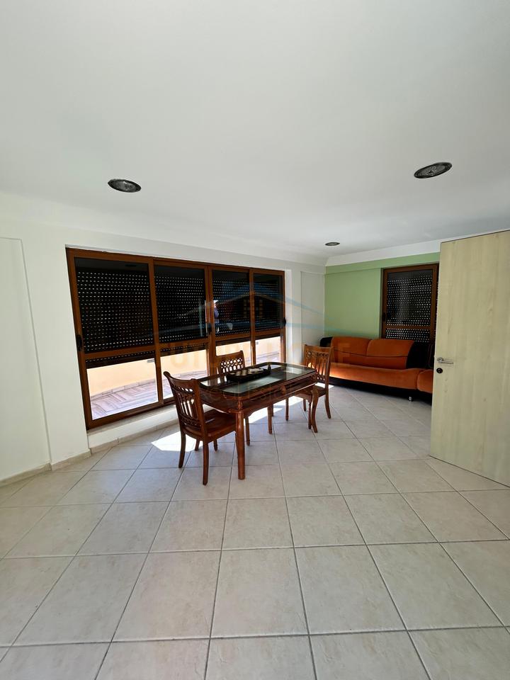 Affitto, villa su 3 piani