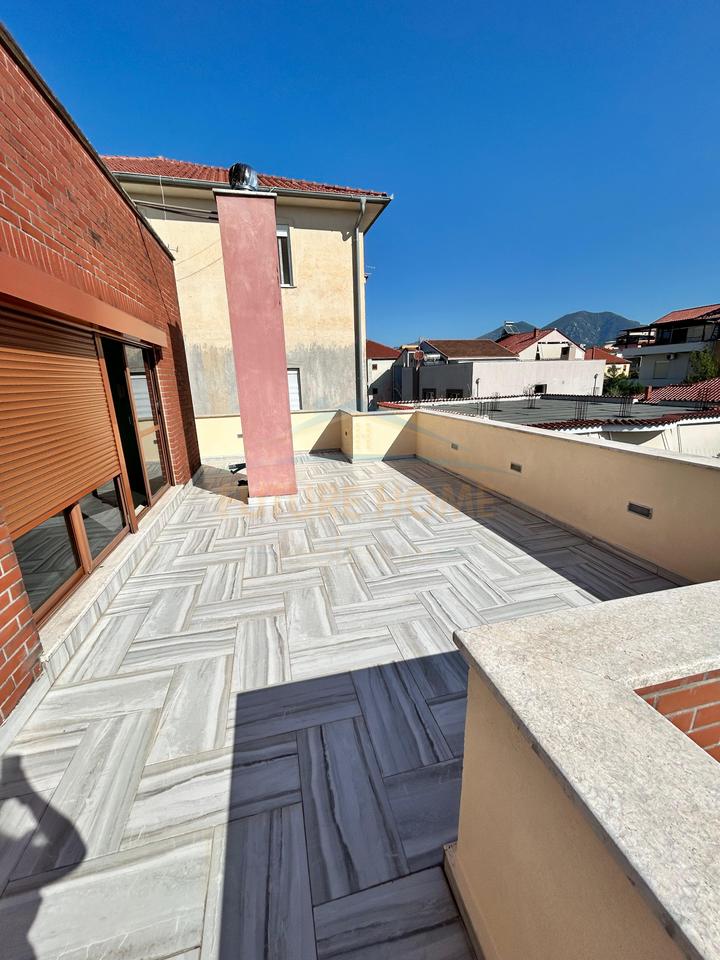 Affitto, villa su 3 piani