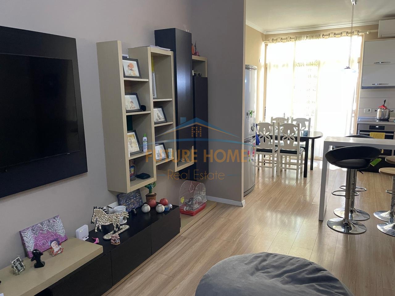 Shitet Apartament 2+1 , Unaza e Re, prane Vila L
