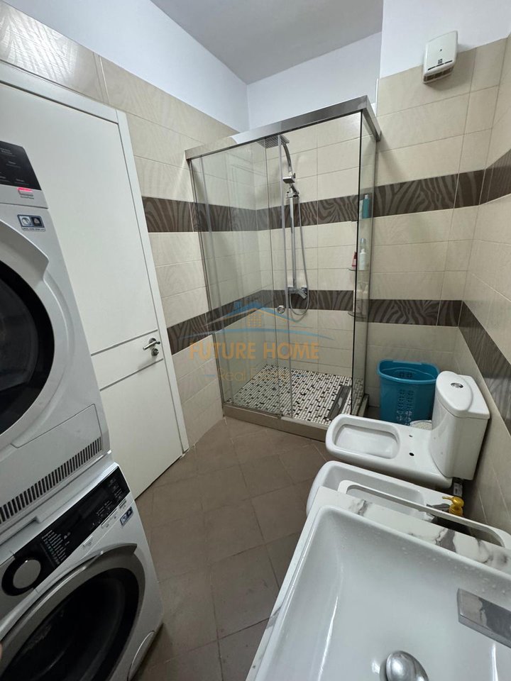 Shitet Apartament 2+1 , Unaza e Re, prane Vila L