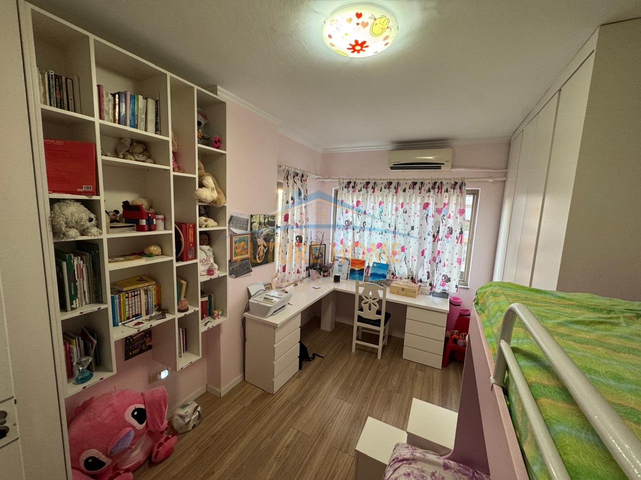 Shitet Apartament 2+1 , Unaza e Re, prane Vila L