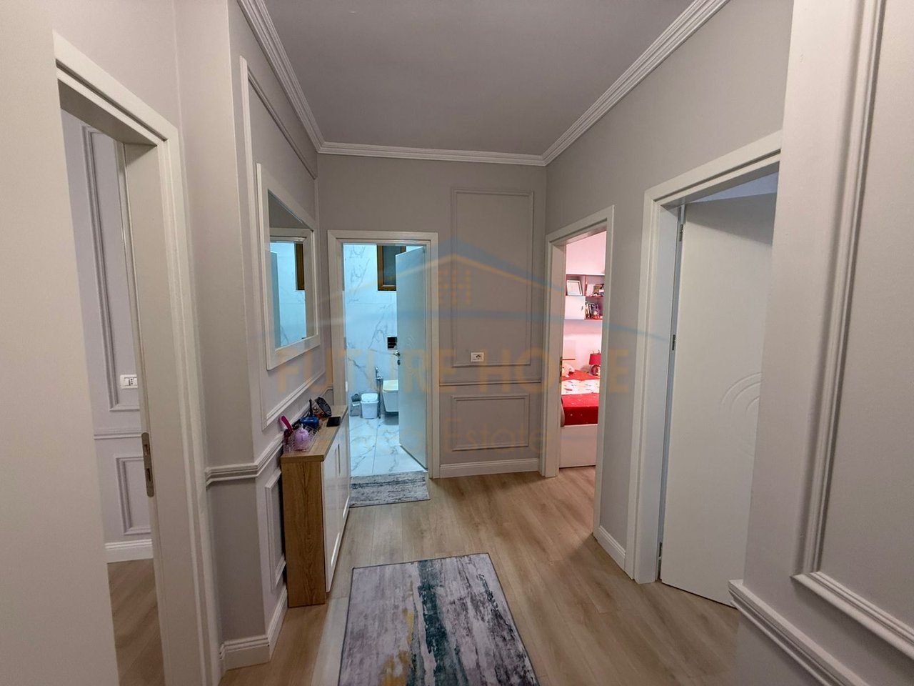 In vendita, appartamento 3+1, Quartiere 18, Korçë.