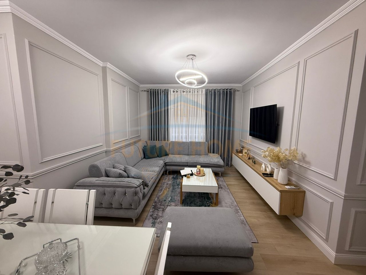 In vendita, appartamento 3+1, Quartiere 18, Korçë.