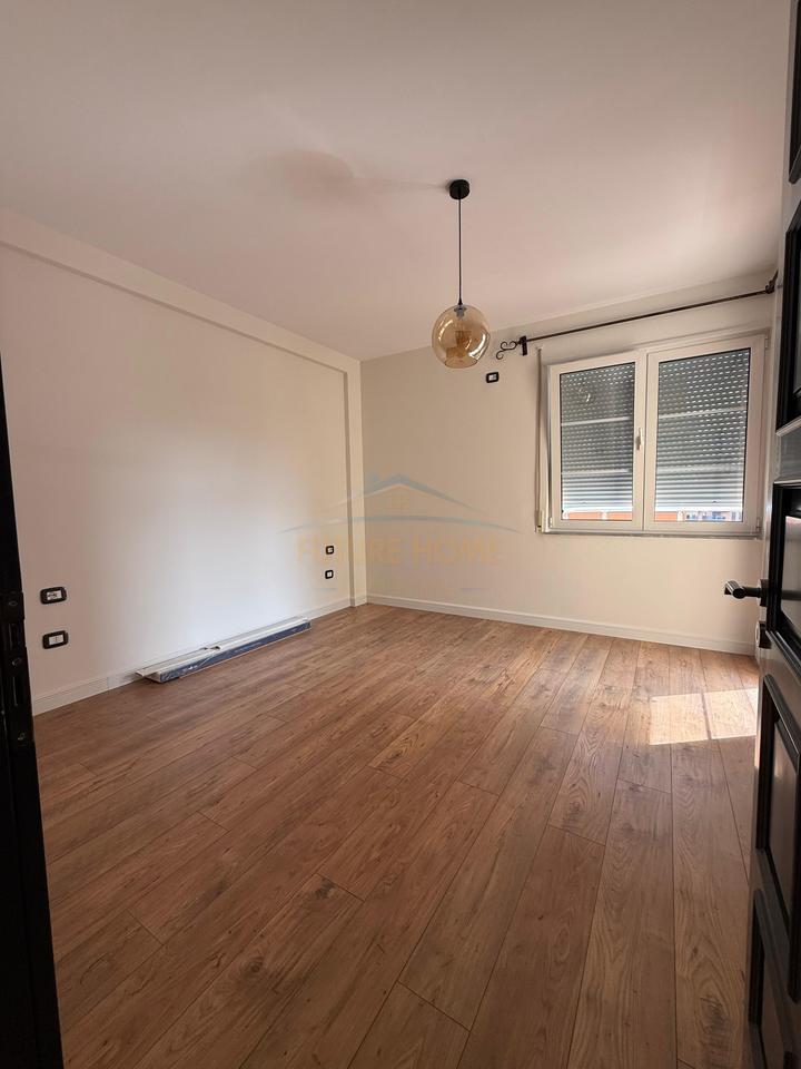 Qira, Apartment 2+1+2, Komuna E Parisit, Tirana.