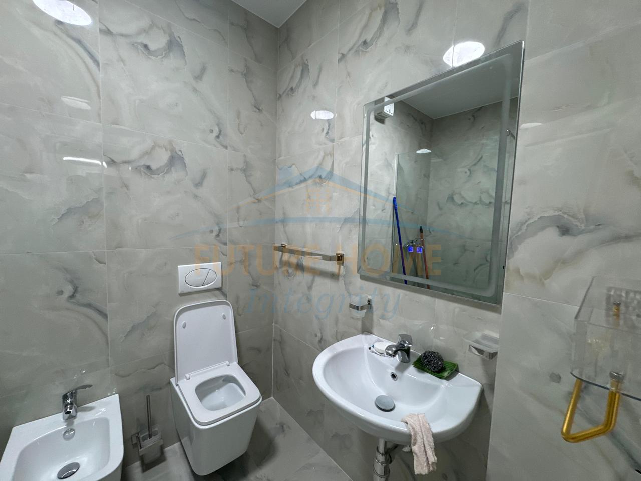 Qera, Apartament 2+1, Shkolla e Kuqe, Tiranë.