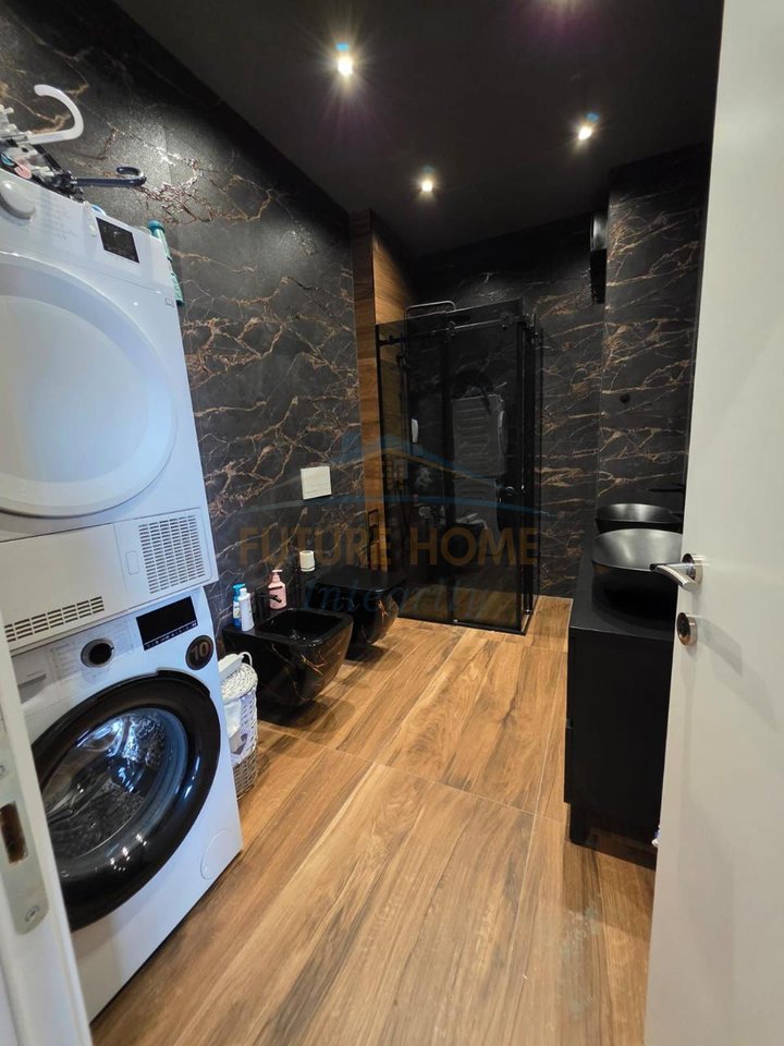 For sale, Apartment 2+1+Veranda+Wardrobe, Former Electric Market, Tirana.