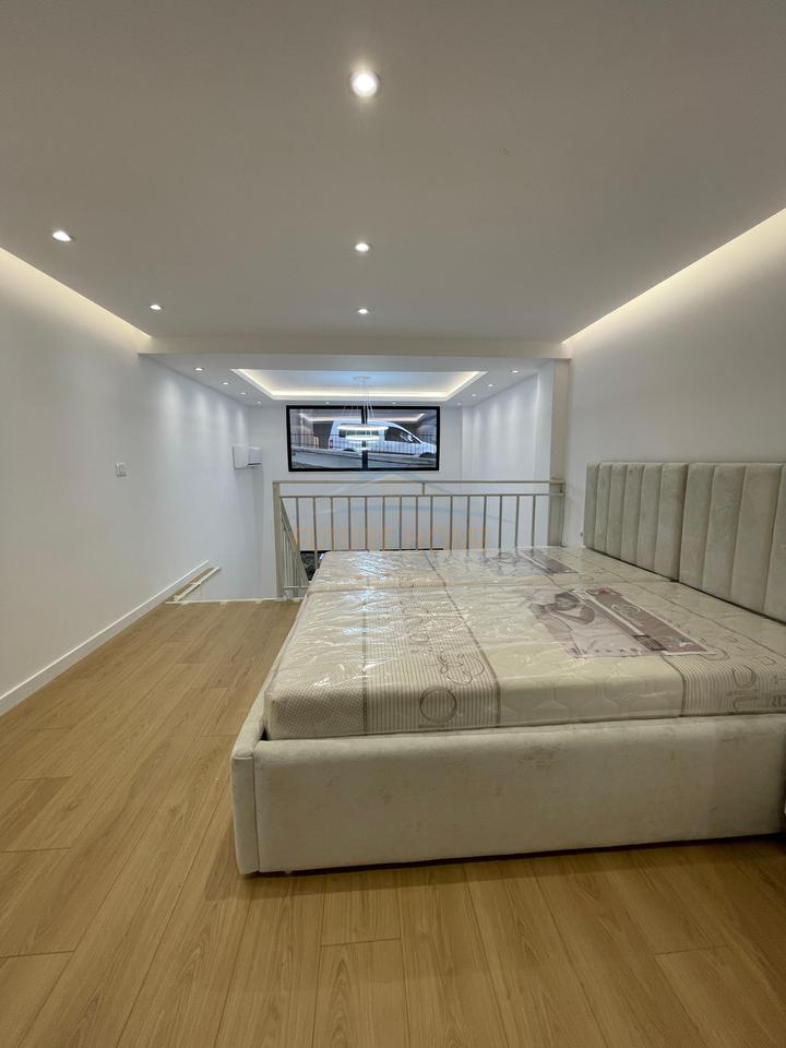 Qera, Apartament Loft, Fresku.