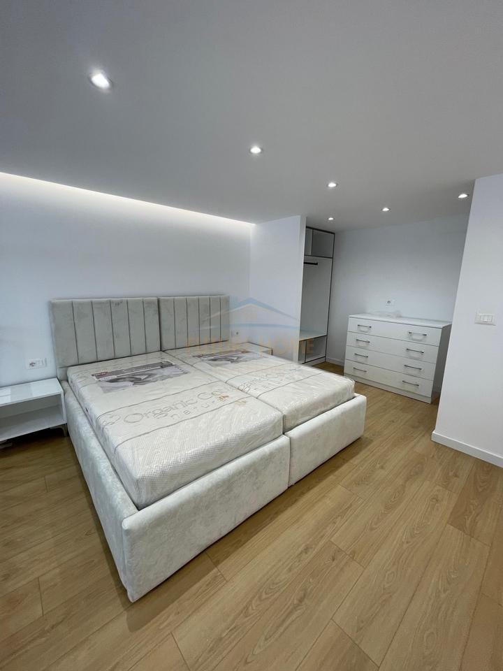 Qera, Apartament Loft, Fresku.