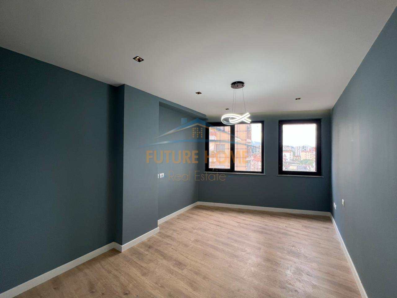 Shitet , Apartament 3+1+2  , Unaza e Re