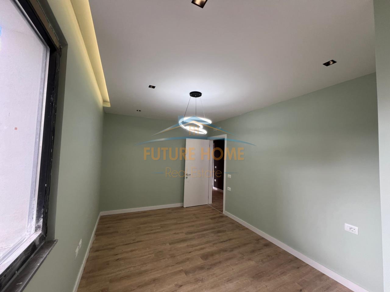 Shitet , Apartament 3+1+2  , Unaza e Re