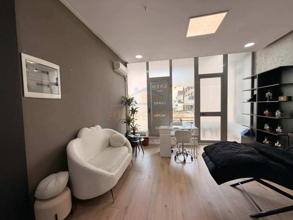 Qera, Ambient Biznesi, Pranë Gjimnazit Petro Nini Luarasi, Tiranë