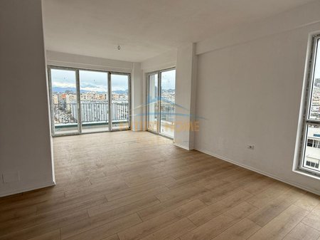 Shitet, Apartament 3+1+2, Komuna e Parisit, Tirane