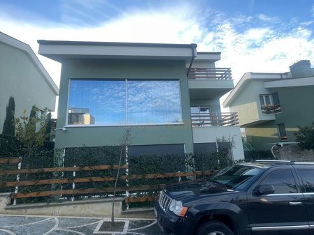 Shitet , Vile 2-katëshe, Longhill Residence, Tirane