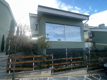 Shitet , Vile 2-katëshe, Longhill Residence, Tirane