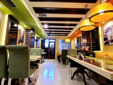 Shitet, Hotel luksoz 3-Katësh, ne pedonalen e qytetit te Korces