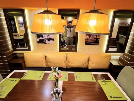 Shitet, Hotel luksoz 3-Katësh, ne pedonalen e qytetit te Korces